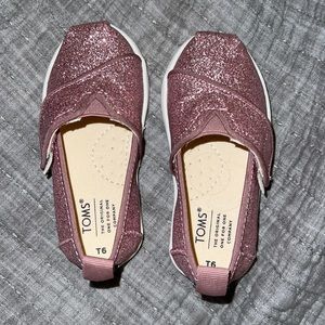 Brand new Pink glitter size 6T Toms